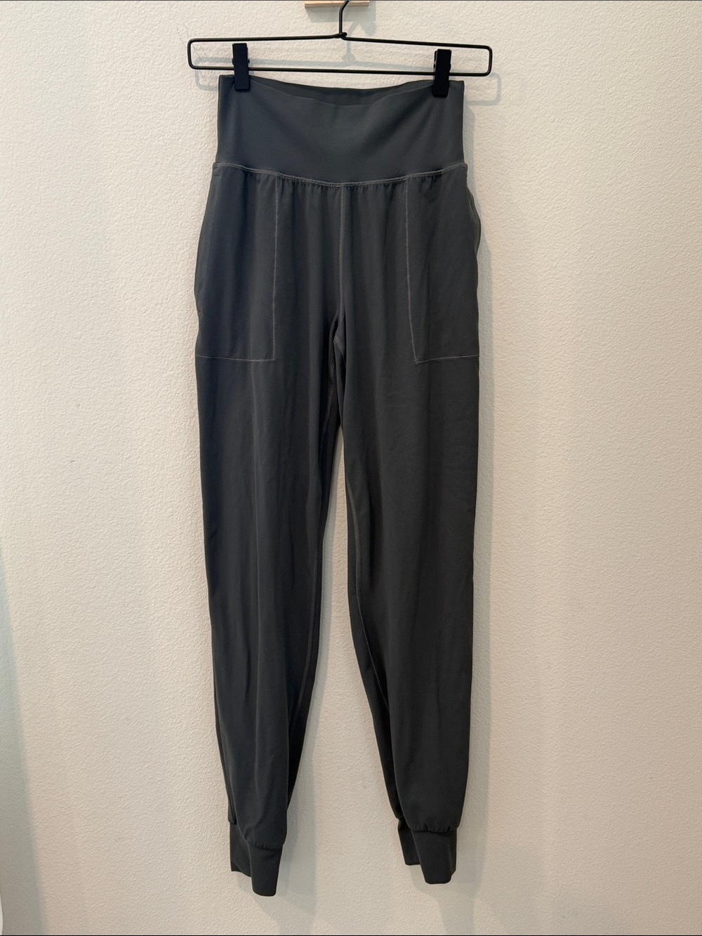 Athleta Dark Gray High-Waist Salutation Jogger Pants with Pockets Extra Small